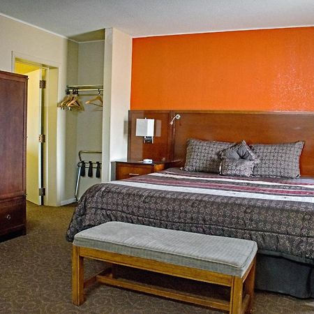 America'S Best Inn And Suites 恩波里亚 外观 照片