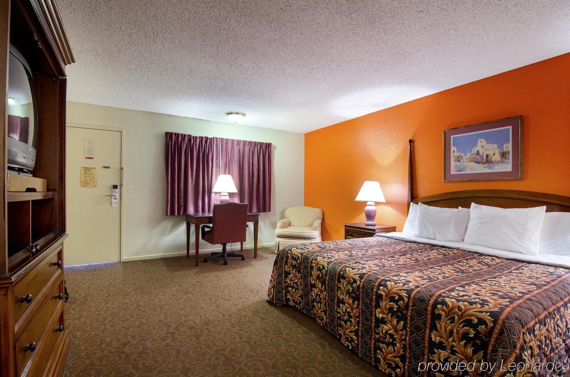 America'S Best Inn And Suites 恩波里亚 外观 照片