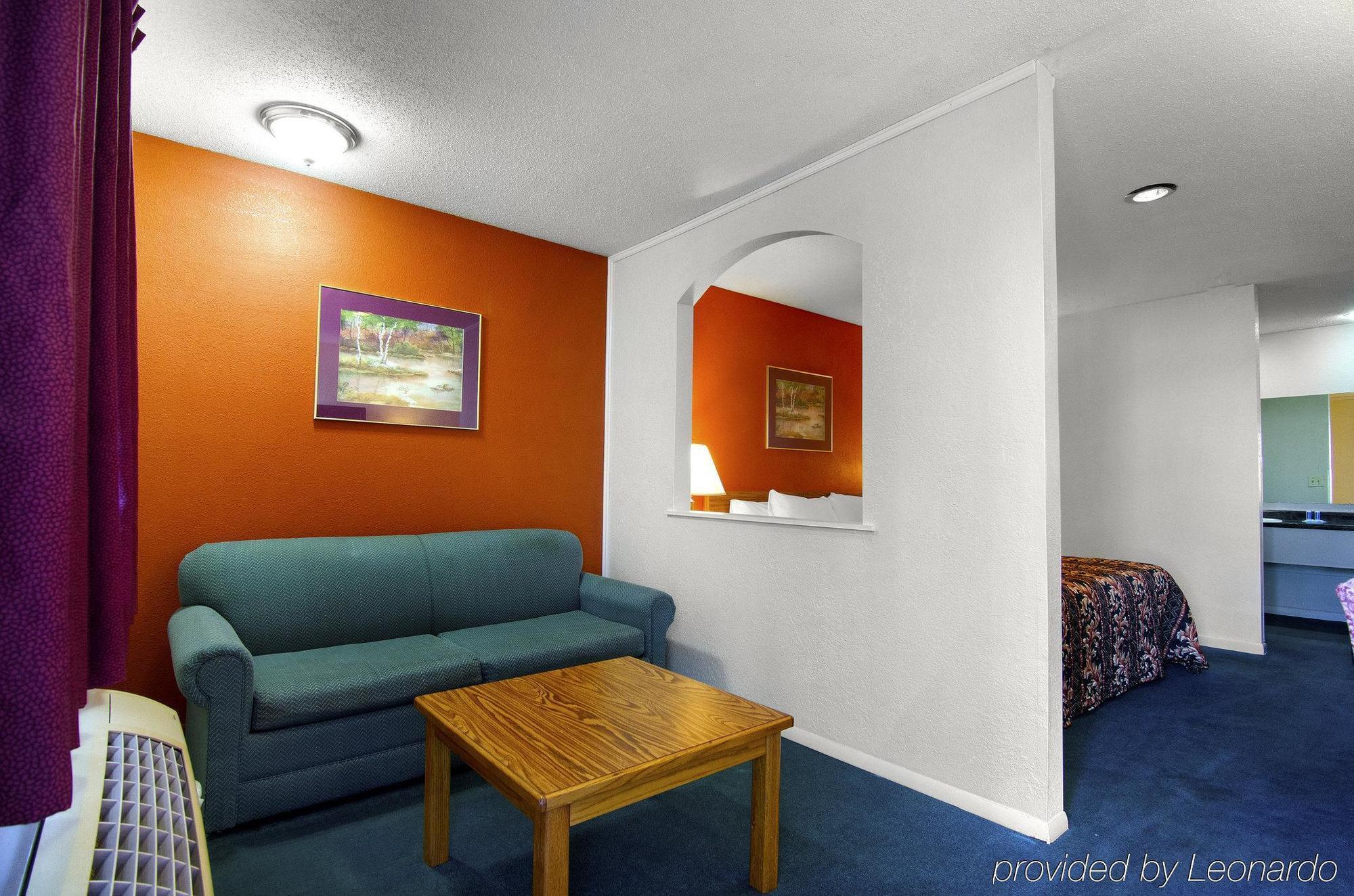 America'S Best Inn And Suites 恩波里亚 外观 照片