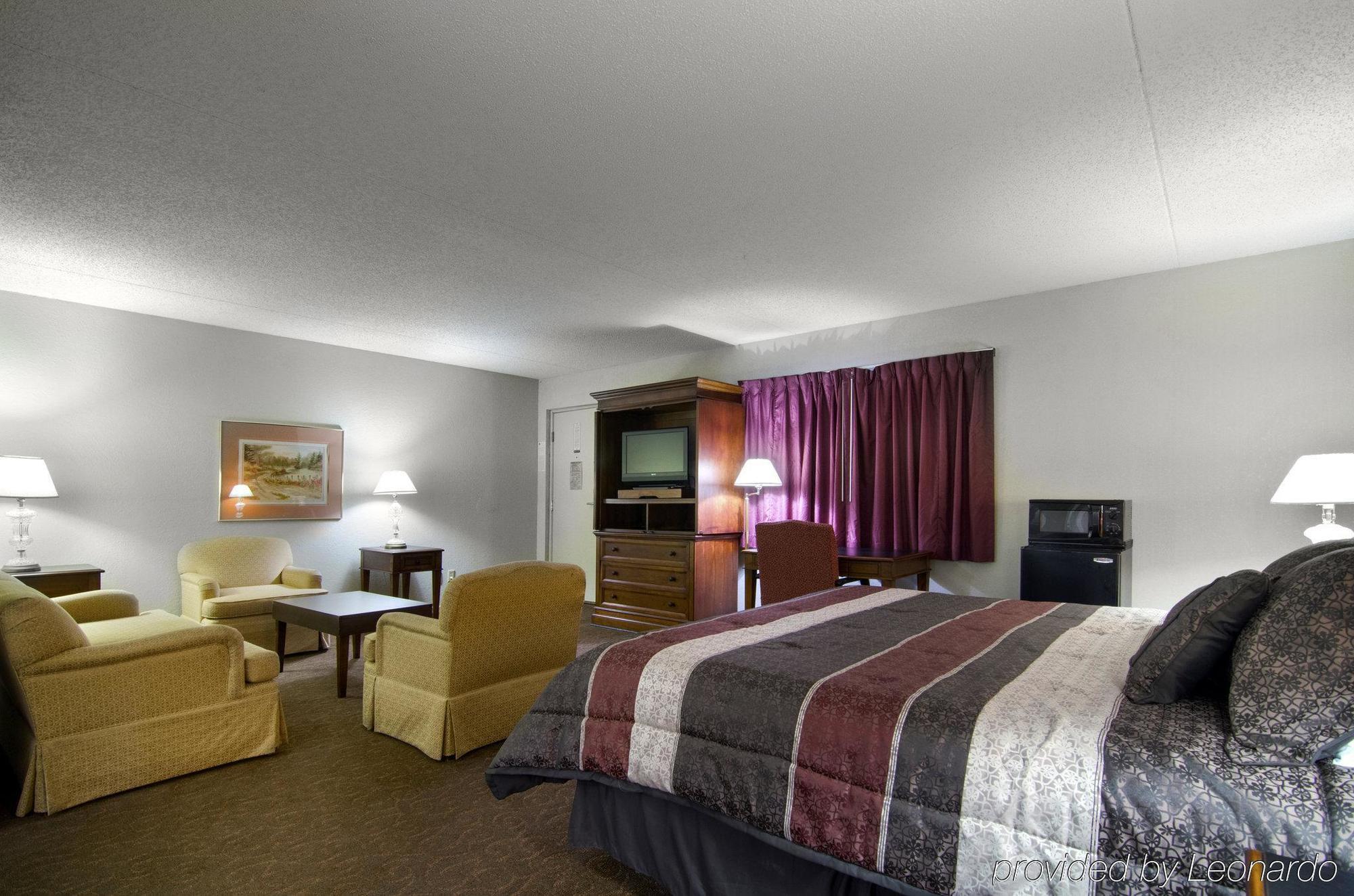 America'S Best Inn And Suites 恩波里亚 外观 照片