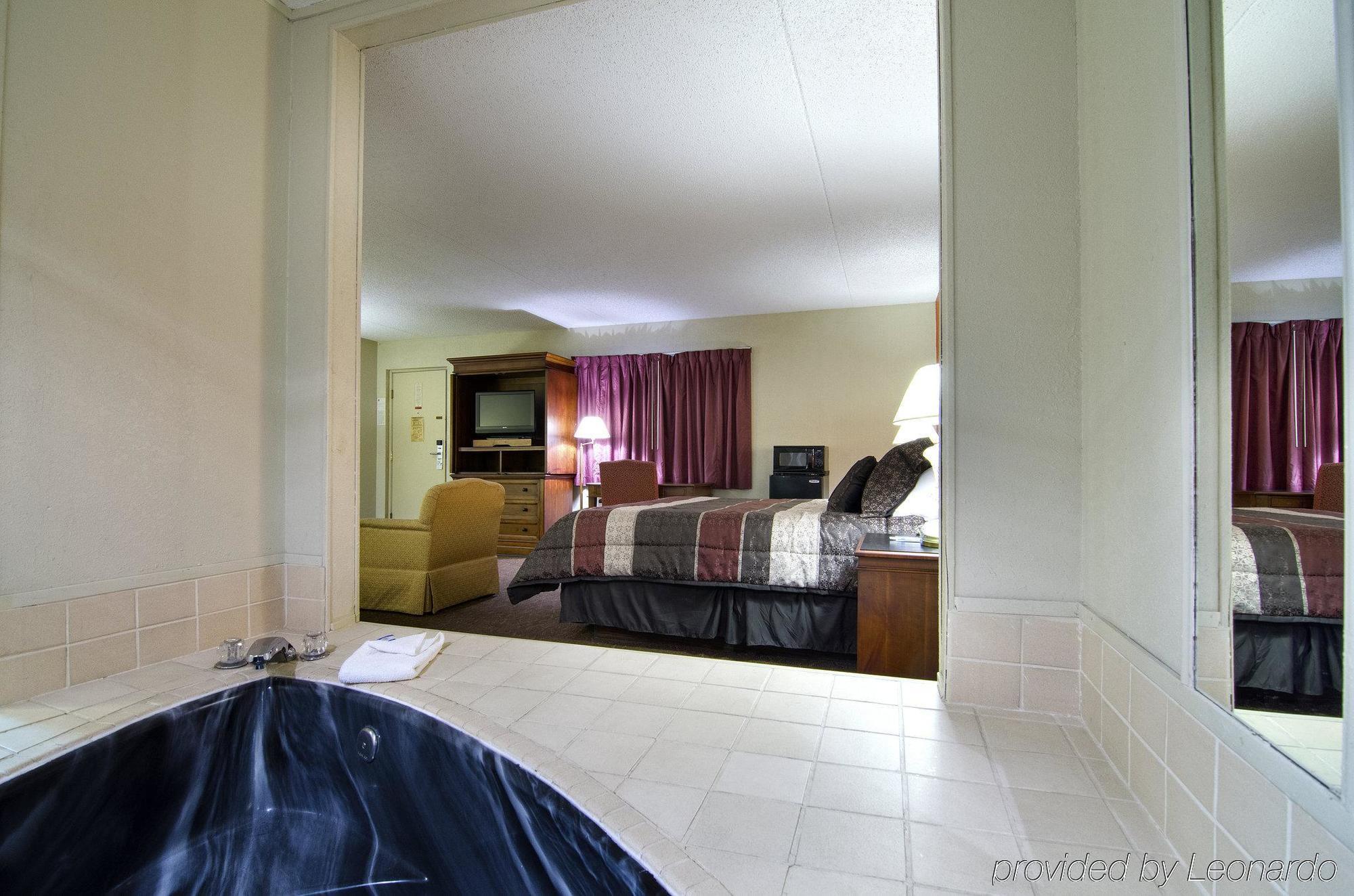 America'S Best Inn And Suites 恩波里亚 外观 照片