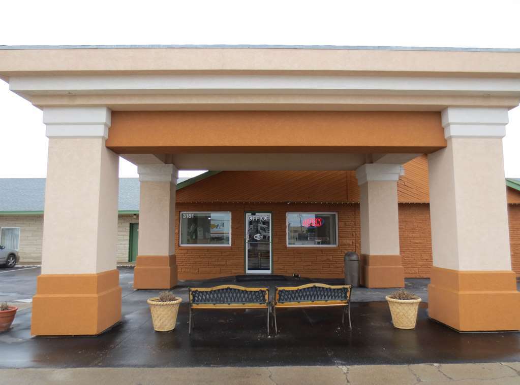 America'S Best Inn And Suites 恩波里亚 外观 照片