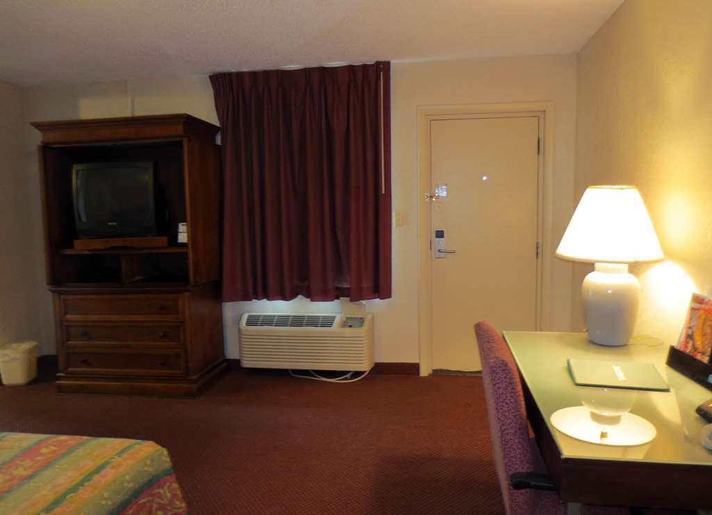 America'S Best Inn And Suites 恩波里亚 客房 照片