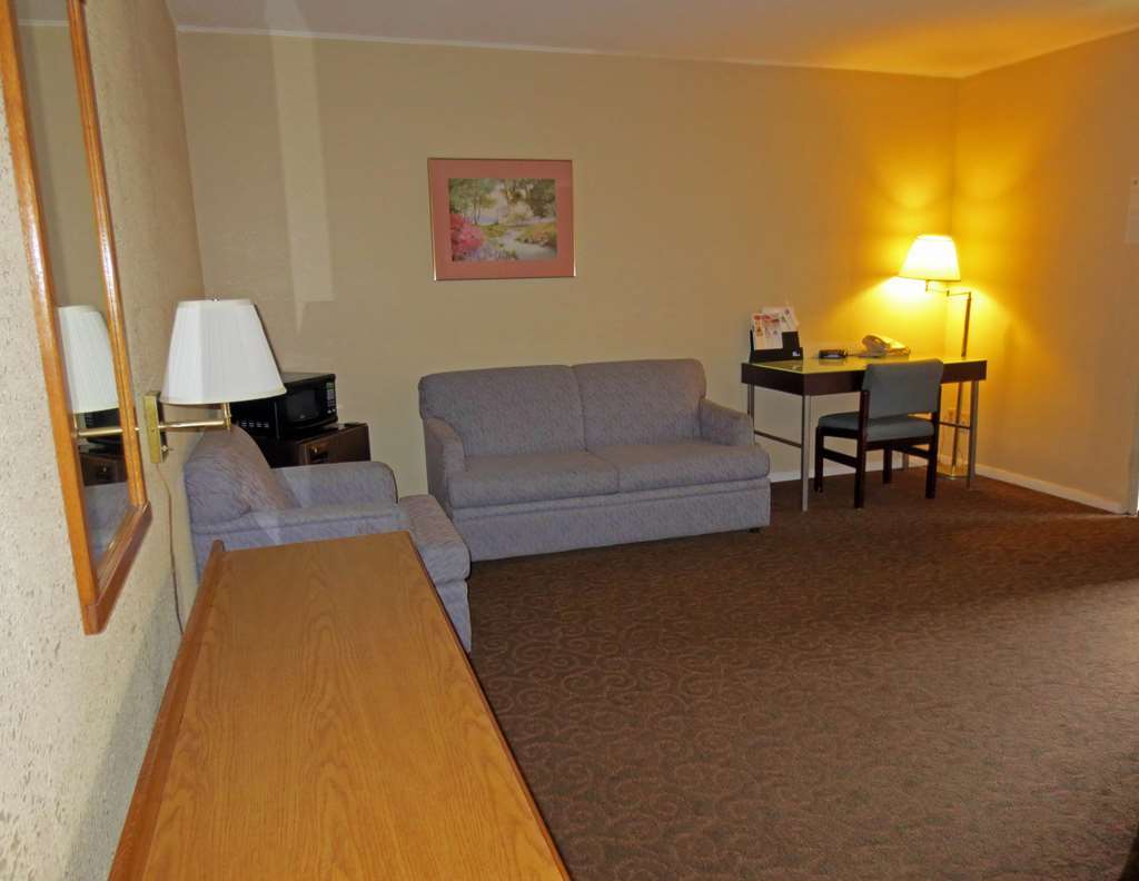 America'S Best Inn And Suites 恩波里亚 客房 照片