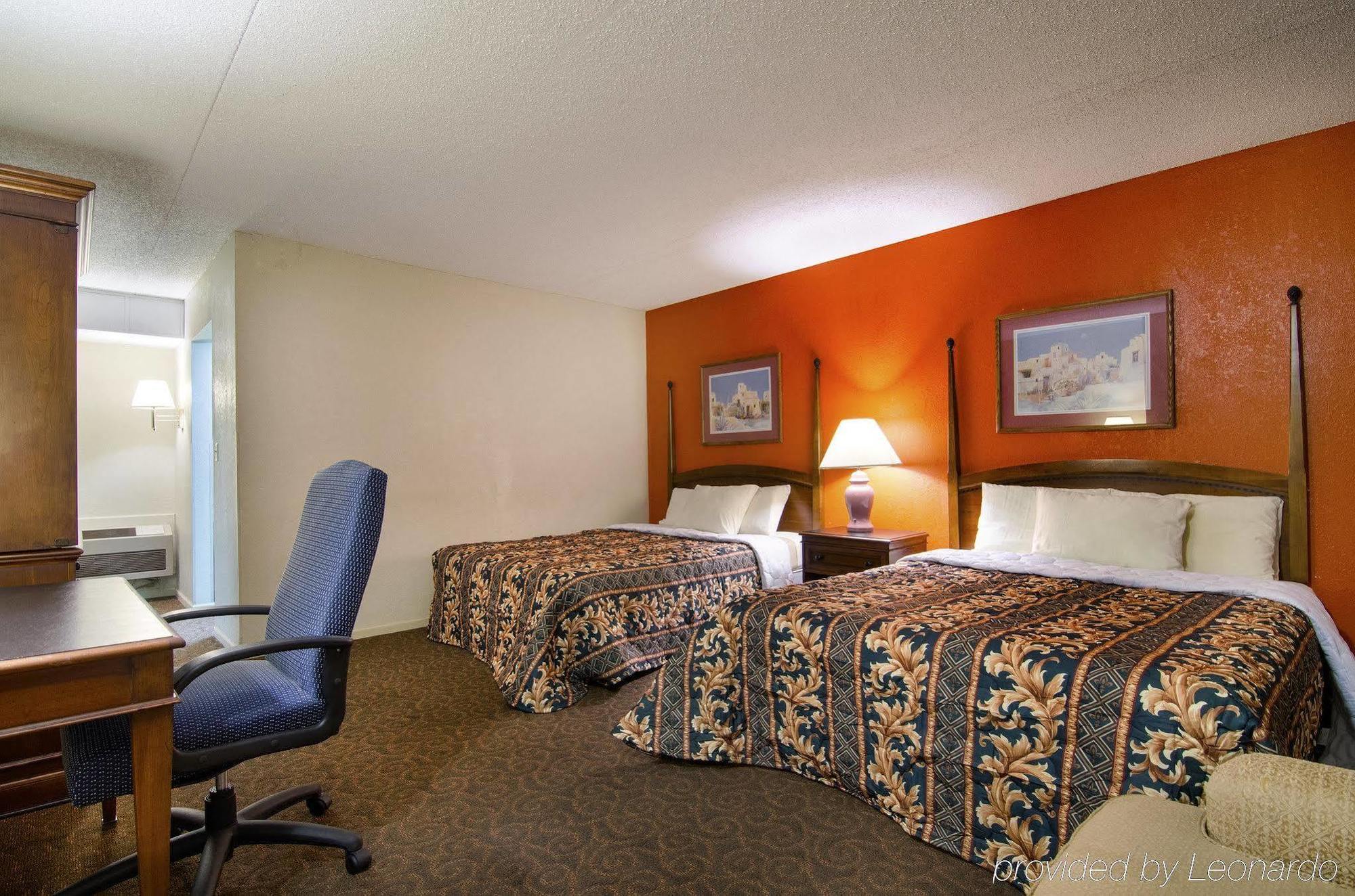 America'S Best Inn And Suites 恩波里亚 外观 照片