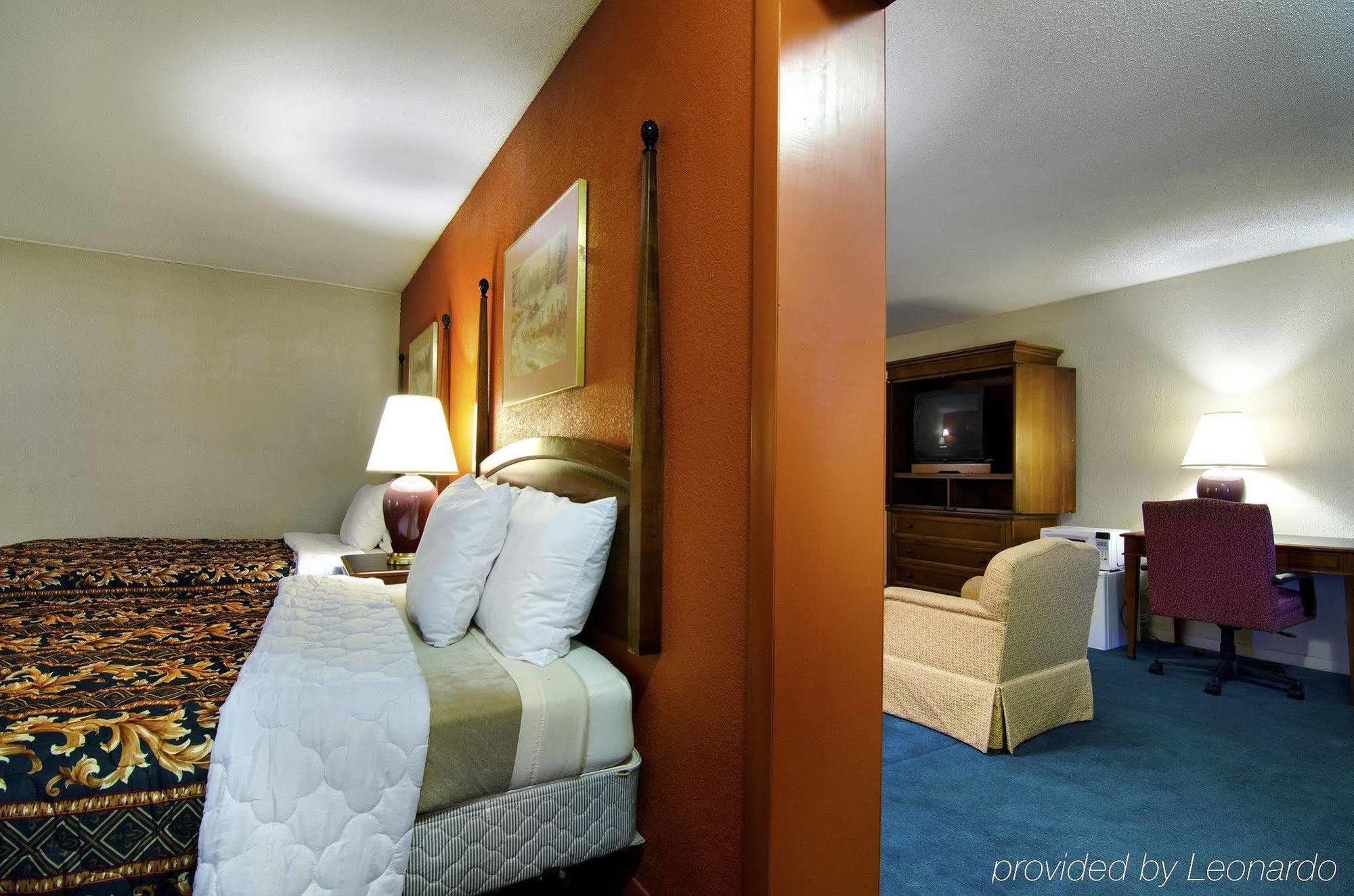 America'S Best Inn And Suites 恩波里亚 外观 照片