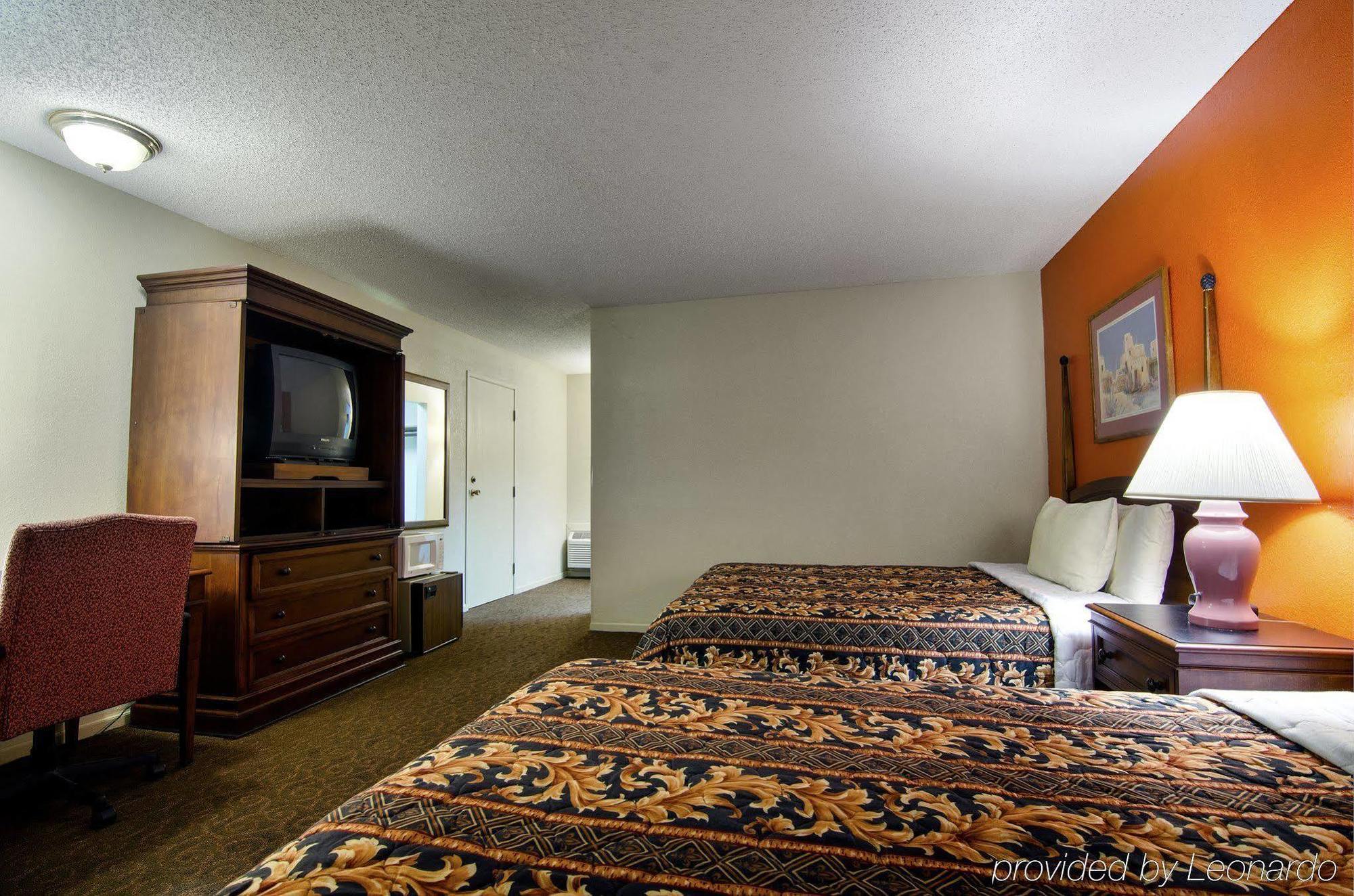 America'S Best Inn And Suites 恩波里亚 外观 照片