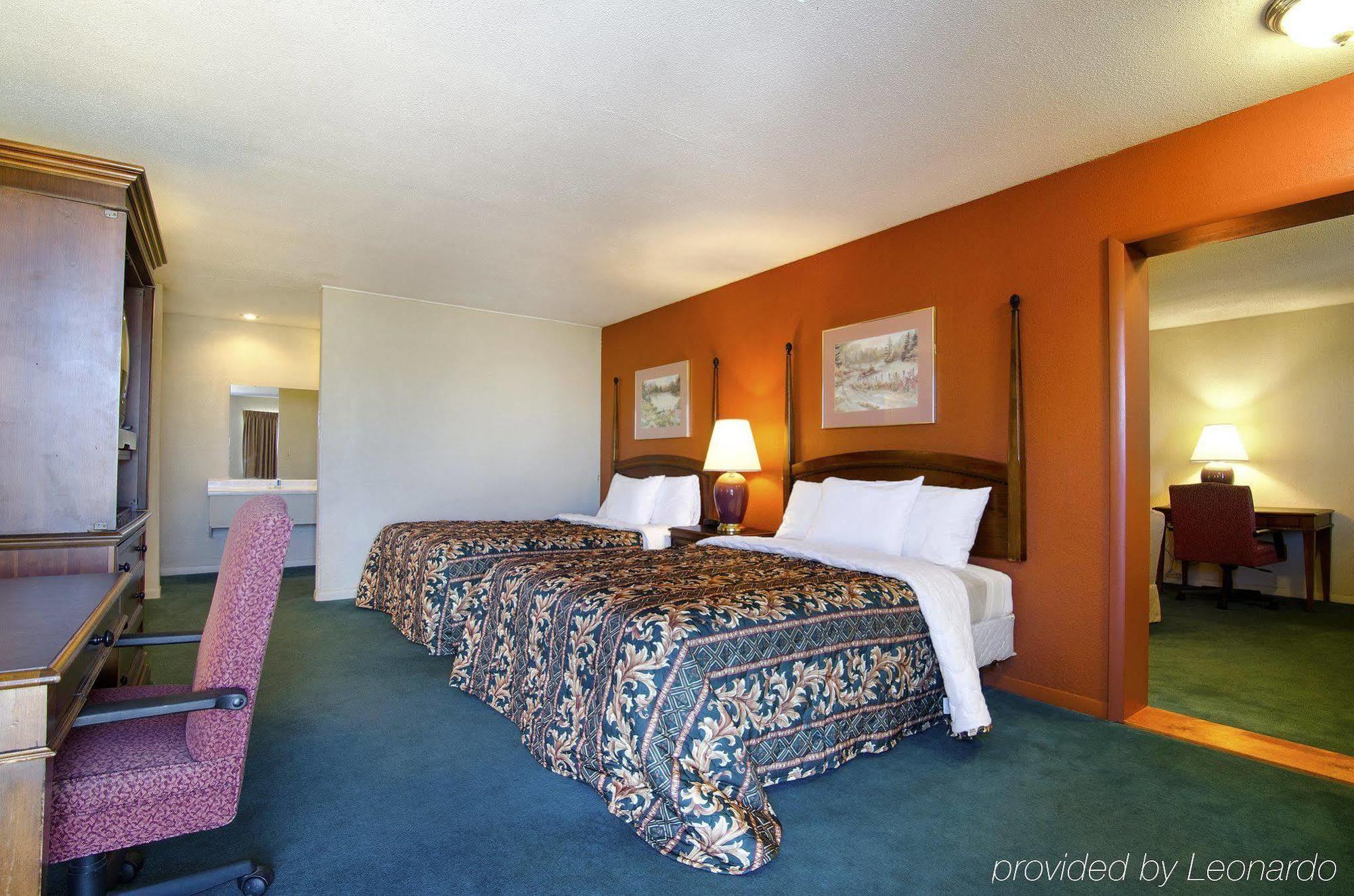 America'S Best Inn And Suites 恩波里亚 外观 照片