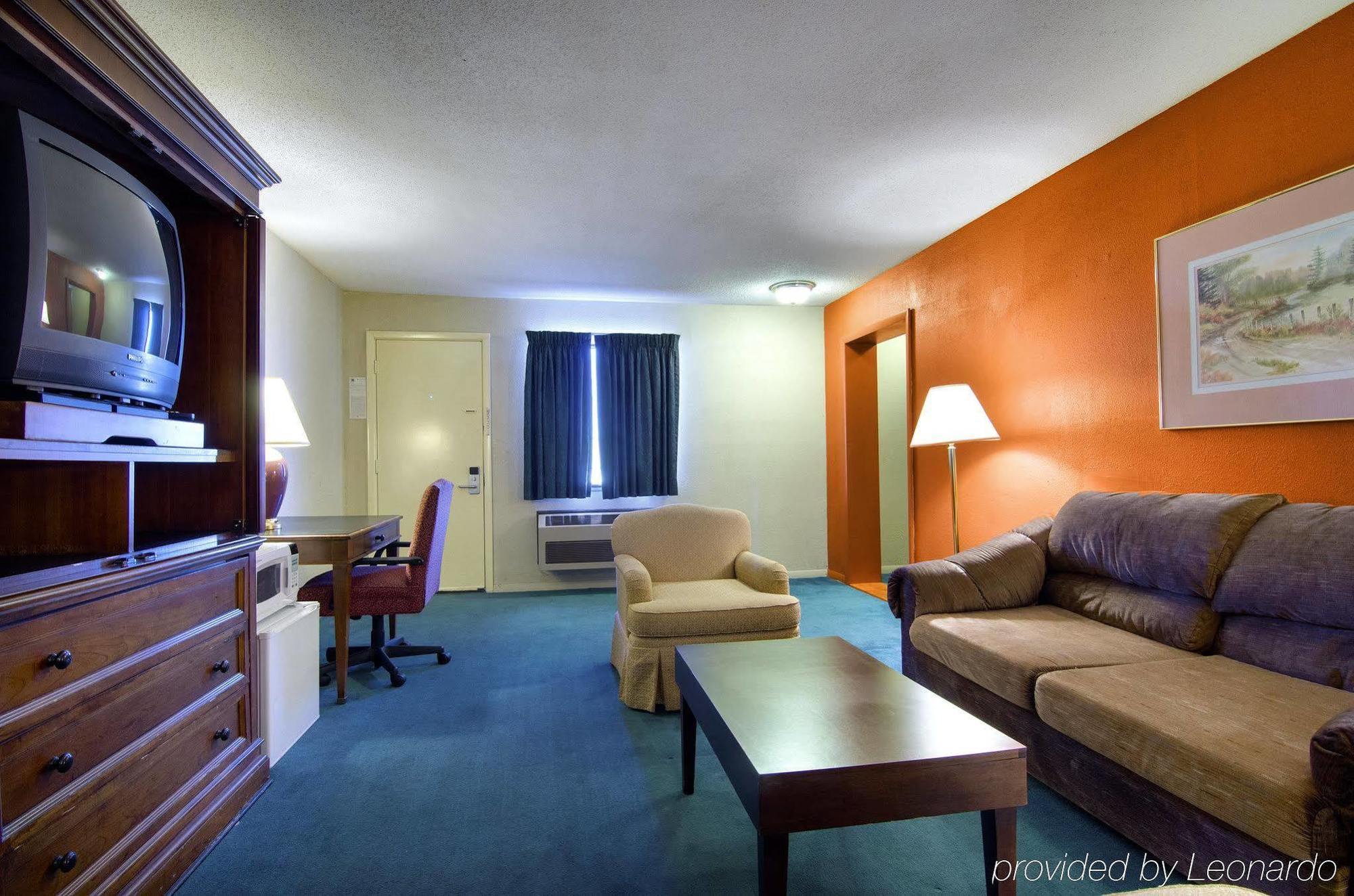 America'S Best Inn And Suites 恩波里亚 外观 照片