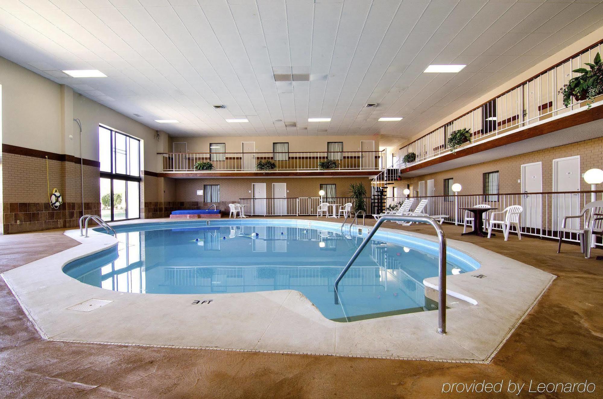 America'S Best Inn And Suites 恩波里亚 外观 照片