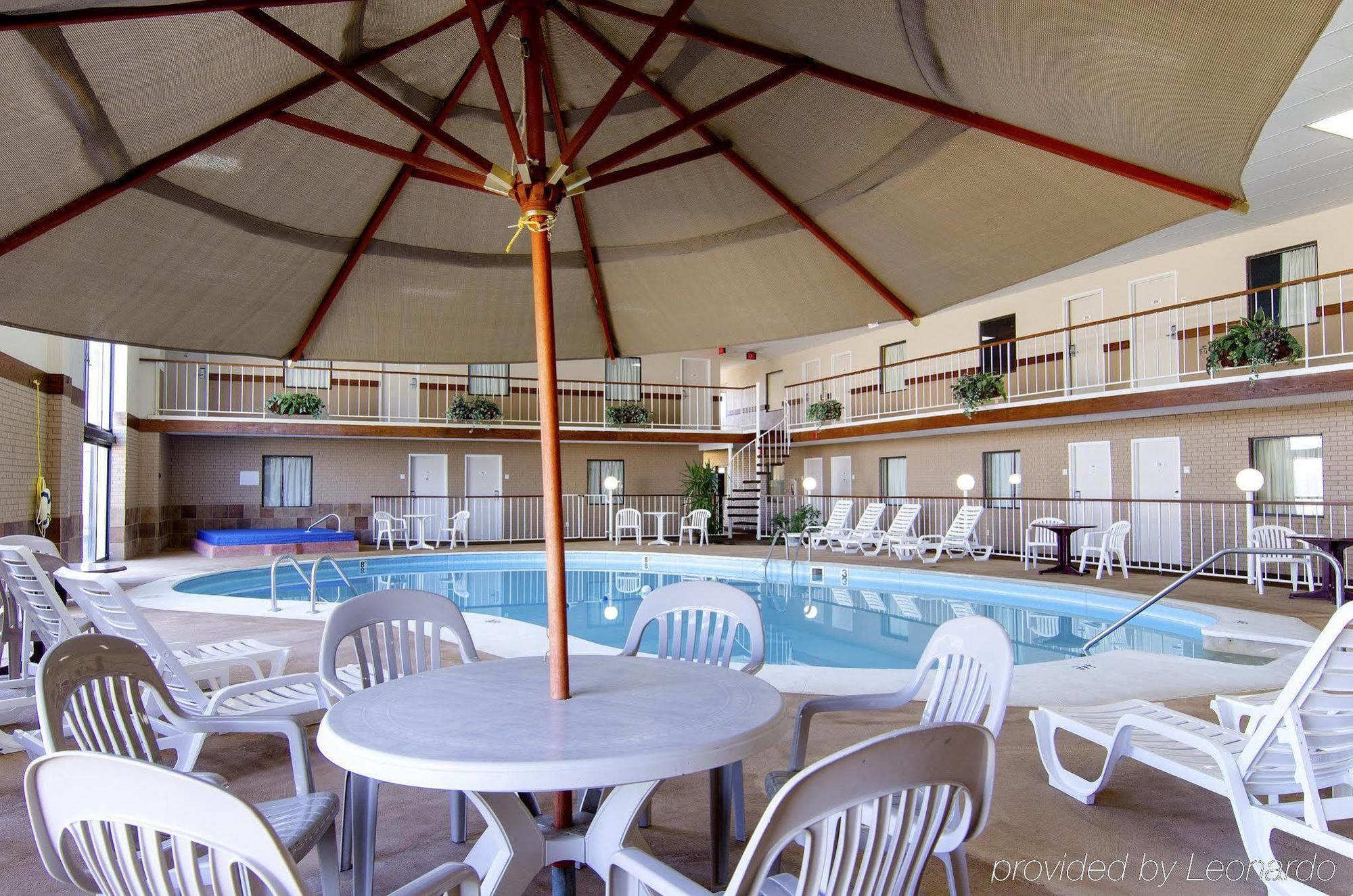 America'S Best Inn And Suites 恩波里亚 外观 照片