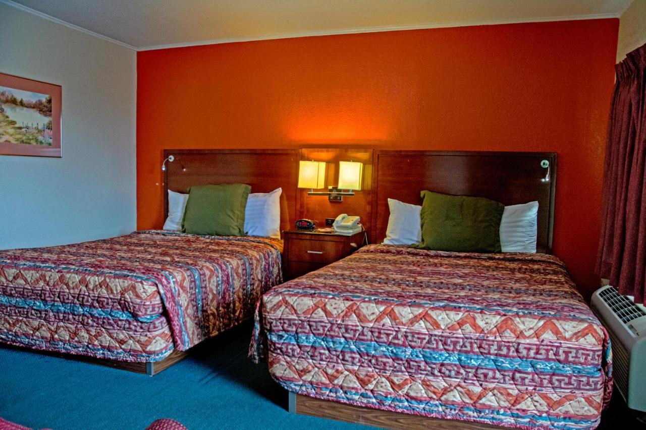 America'S Best Inn And Suites 恩波里亚 外观 照片