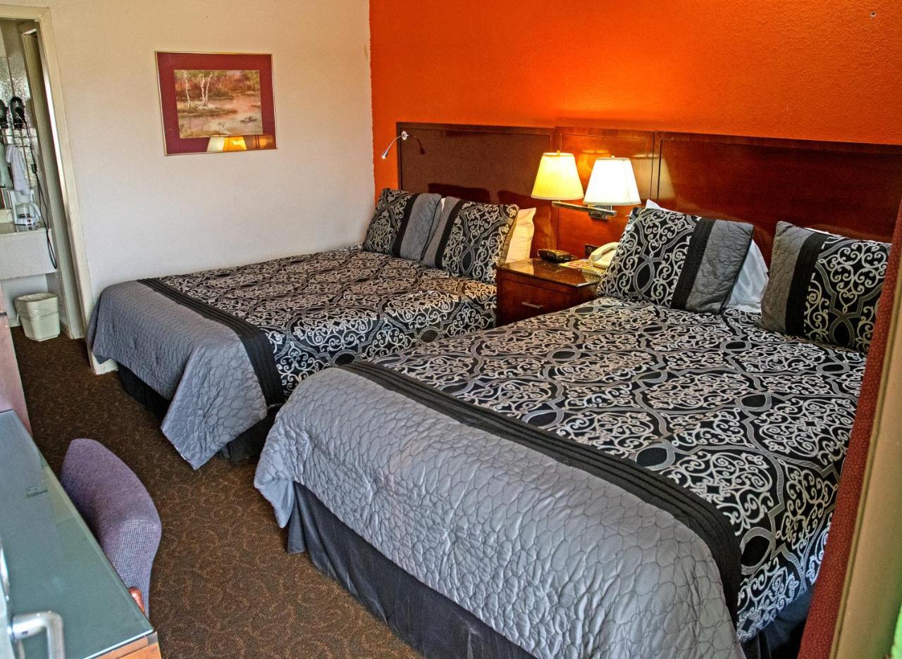 America'S Best Inn And Suites 恩波里亚 外观 照片